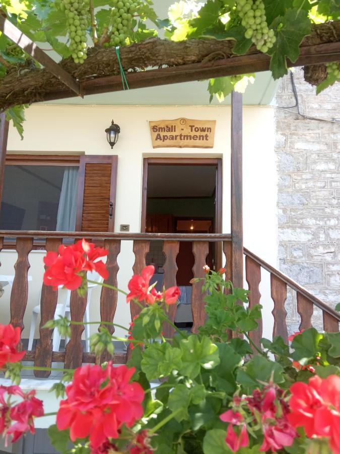 Small Town Apartment Konitsa Exterior photo